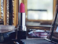 Warna Lipstik yang Cocok untuk Kulit Sawo Matang