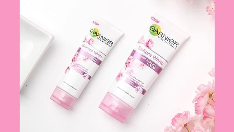 Varian Garnier Facial Wash - Sakura White Pinkish Glow Foam