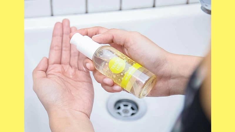 Produk Skincare Emina untuk Kulit Kering - Traceless Oil Cleanser